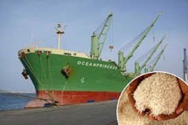 Chute mondiale du prix du riz : une bonne nouvelle pour les consommateurs sénégalais et mondiaux .